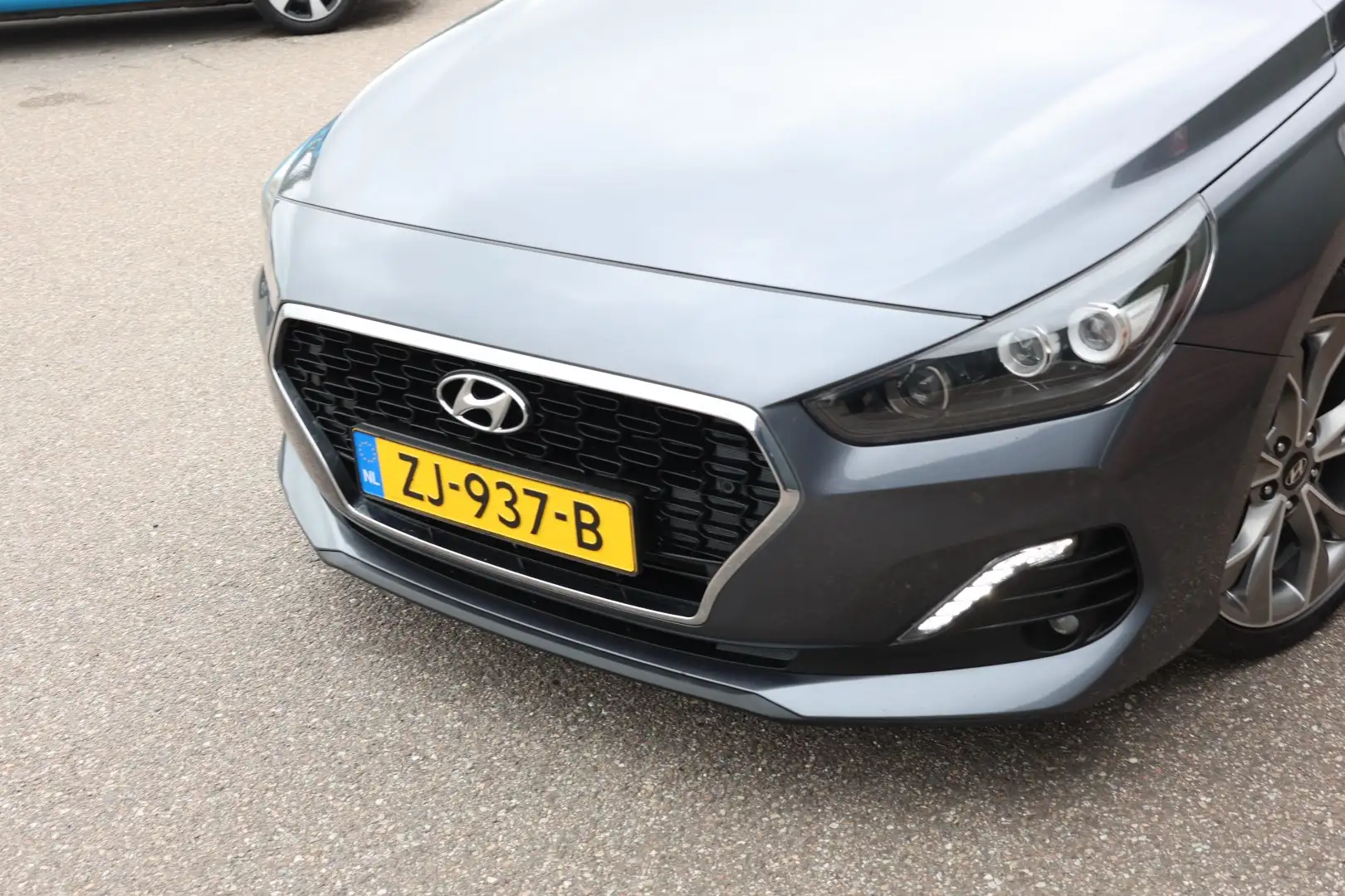 Hyundai i30 Fastback 1.4 T-GDI Premium, Meest Luxe uitvoering, Grigio - 2