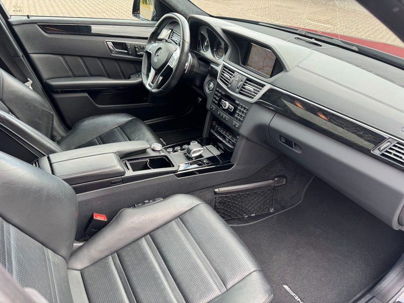 Mercedes-Benz E 63 AMG Panorama Exklusiv-Leder — photo 6