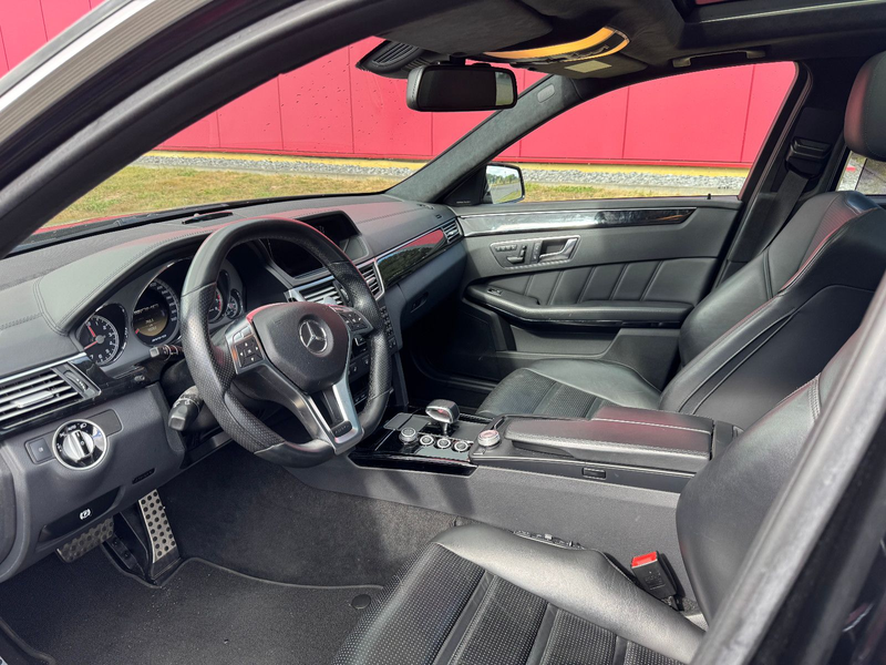 Mercedes-Benz E 63 AMG Panorama Exklusiv-Leder — photo 2