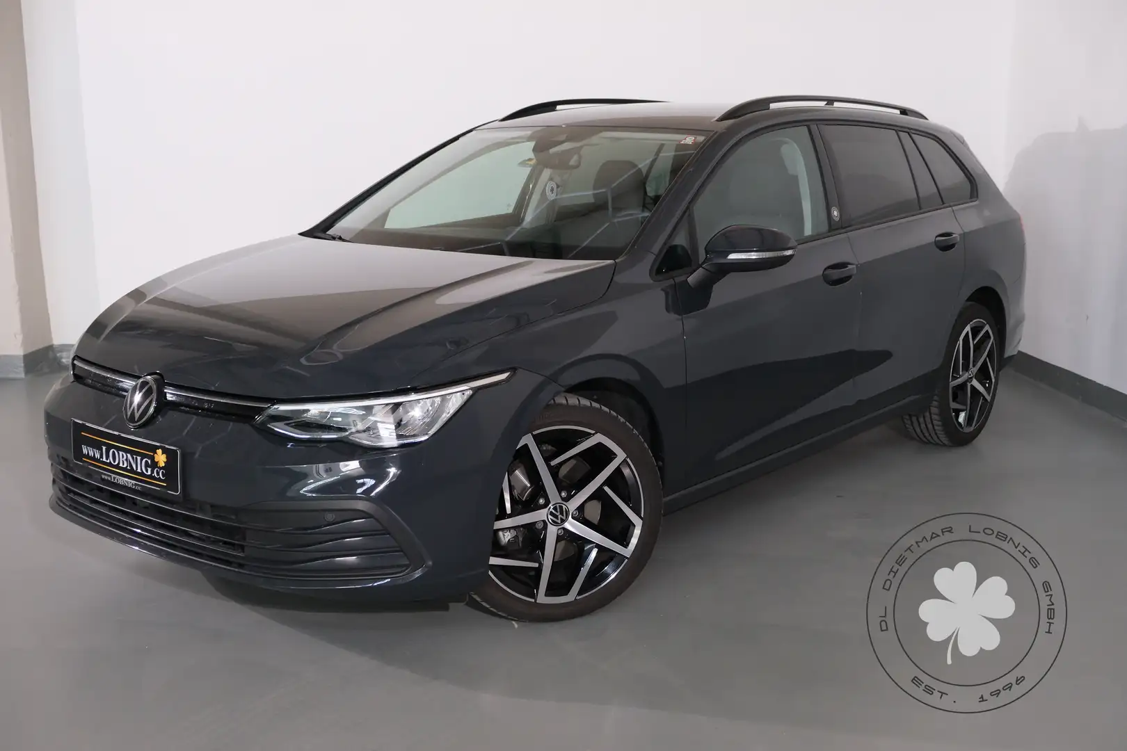 Volkswagen Golf Variant Golf 8 2.0 DSG Life | Massage | Keyless Go Grau - 1