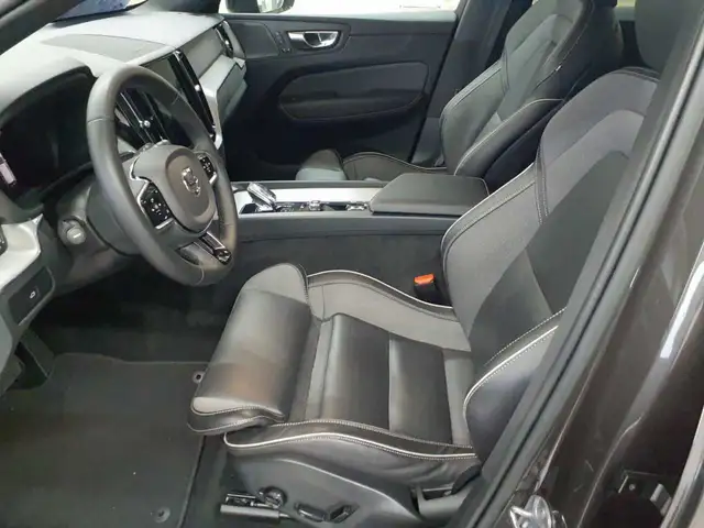 Volvo XC60 view 7