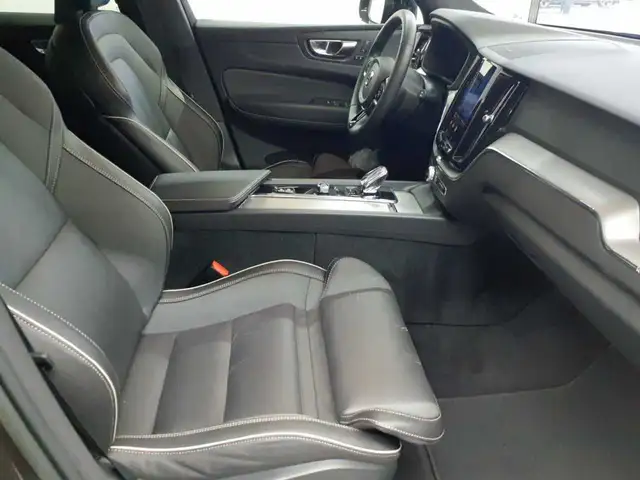 Volvo XC60 view 8