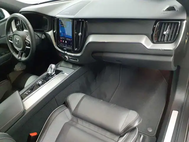 Volvo XC60 view 9