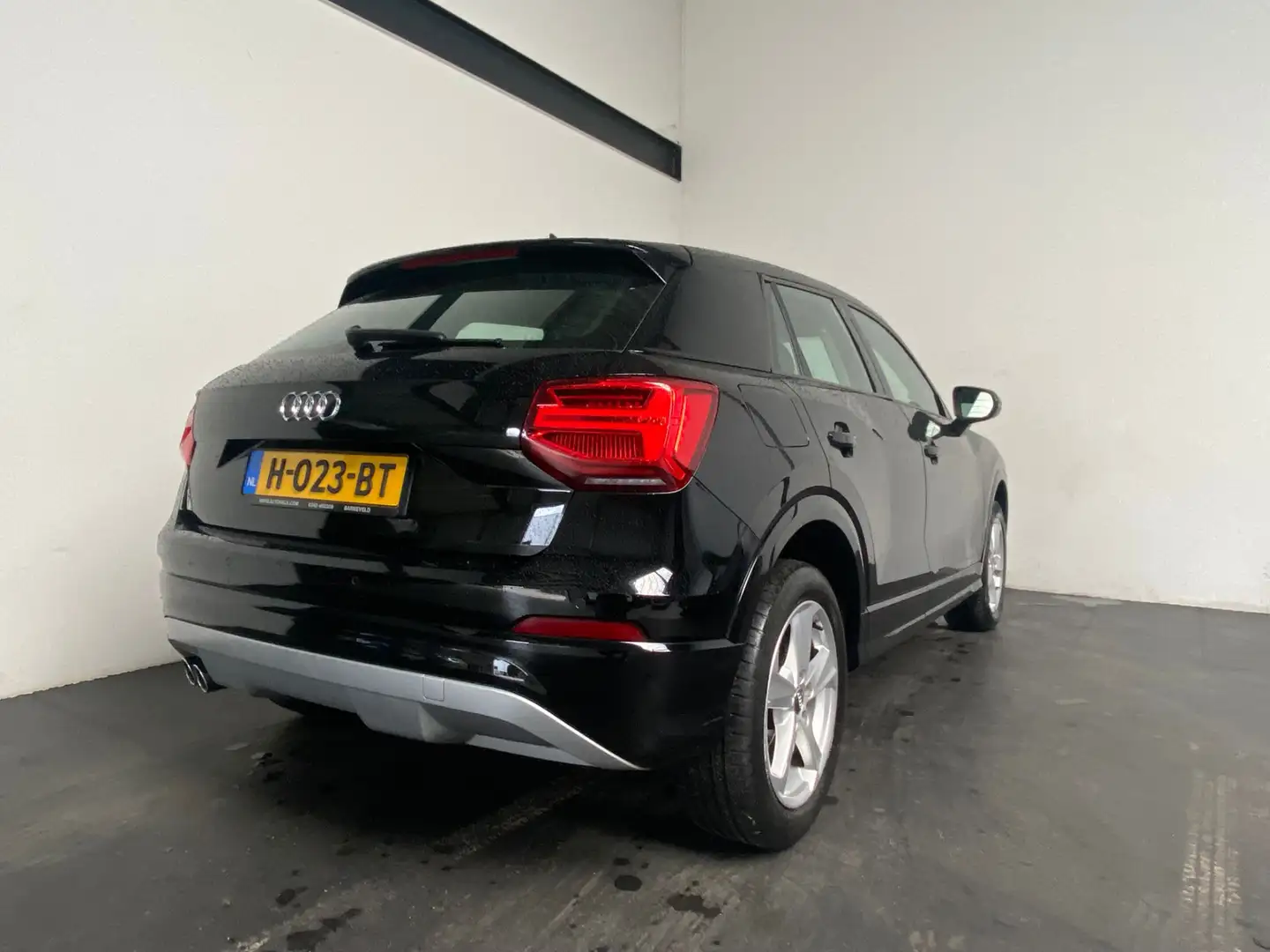 Audi Q2 35 TFSI epic Zwart - 2