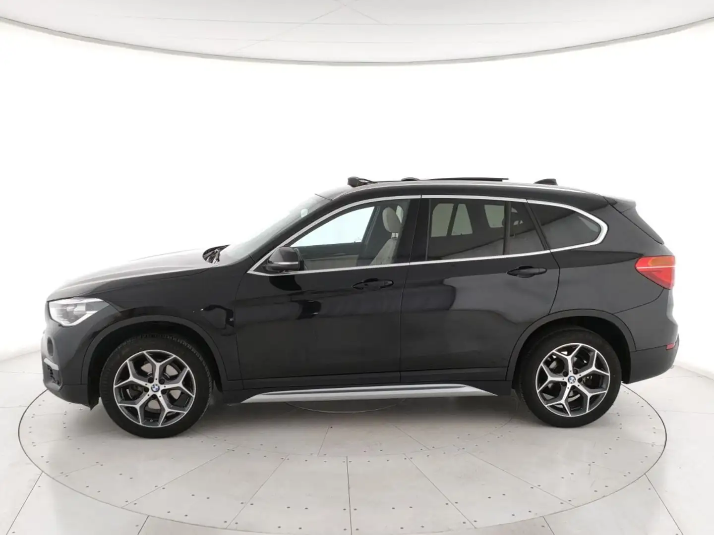 BMW X1 sdrive18d xLine auto Noir - 2