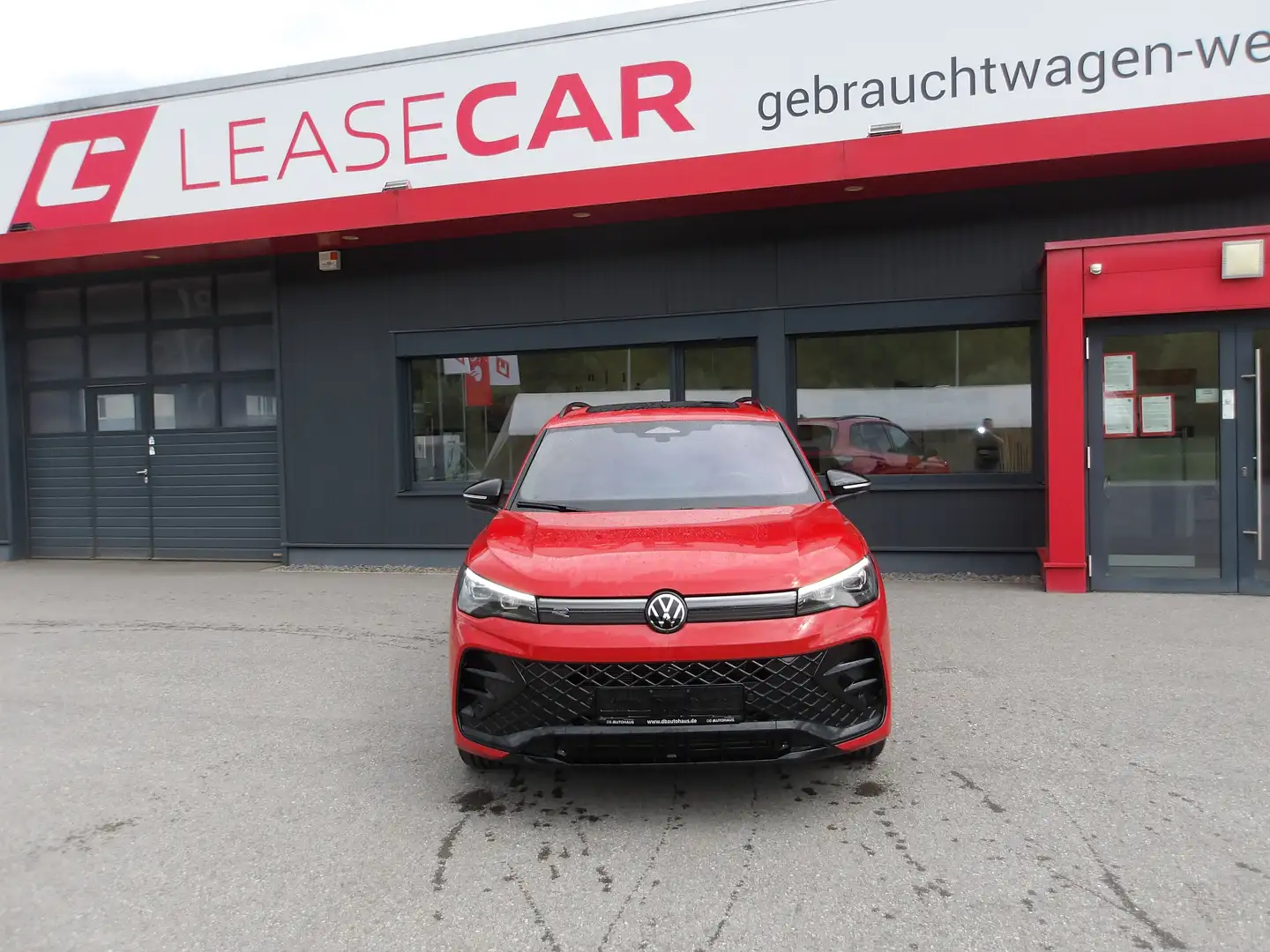 Volkswagen Tiguan 1.5 eTSI 110 kW R-Line *MEGAVOLL* Rot - 2