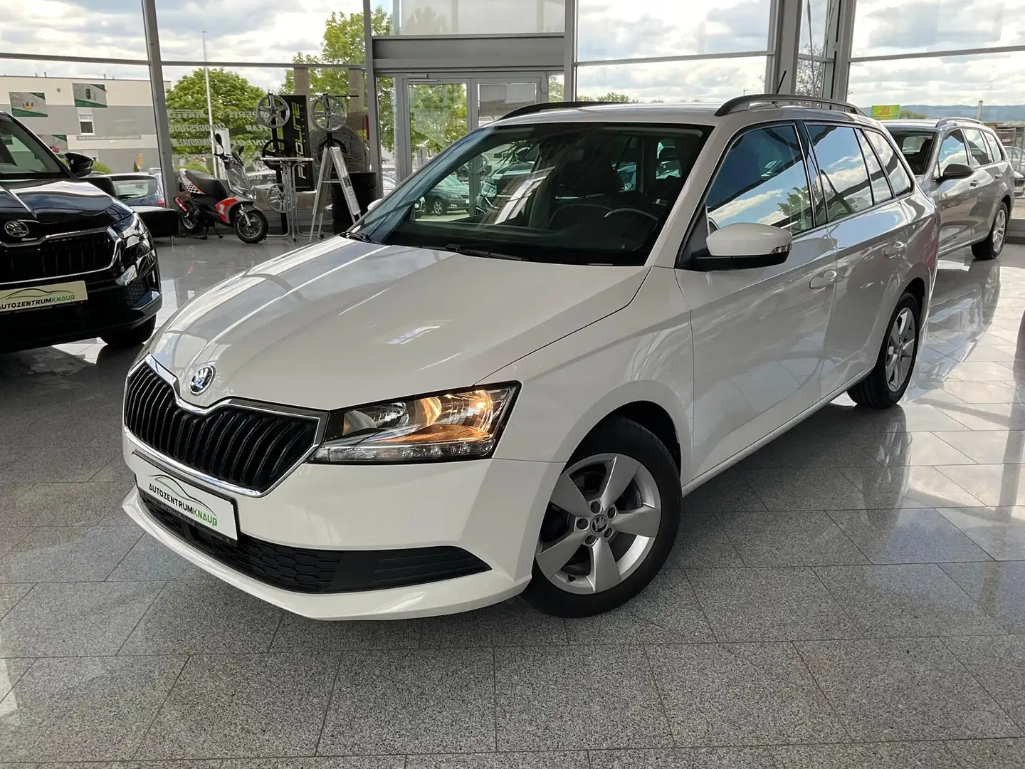 Skoda Fabia 1.0TSI Ambition 1.Hand Navi Climatronic GRA+ EPH S Weiß - 1