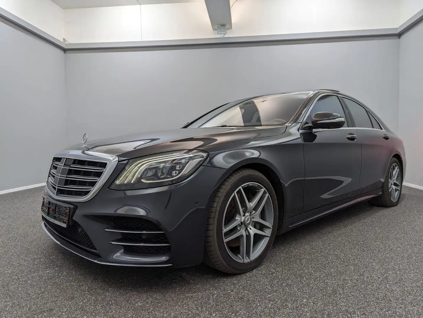 Mercedes-Benz S 560 S560 4M AMG*3xTV*CHAUFFEUR*EXKLUSIV*NIGHTVISION Schwarz - 1