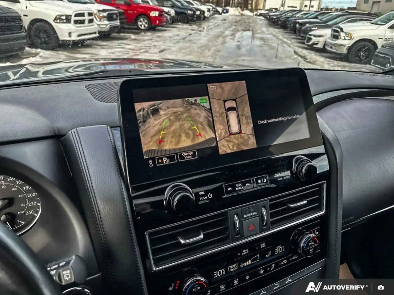 Nissan Armada снимка Nissan Armada