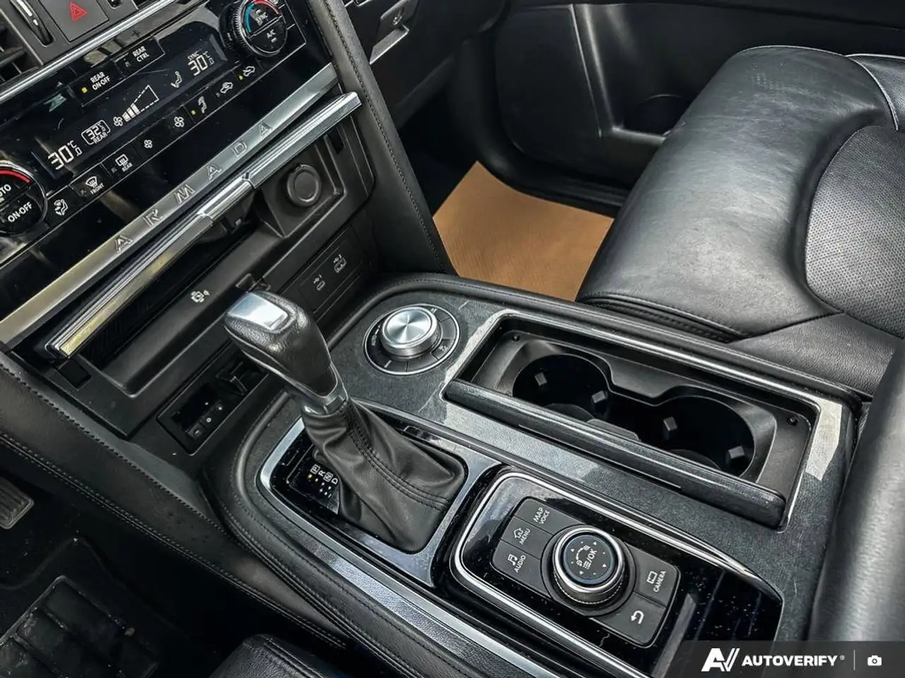 Nissan Armada снимка Nissan Armada