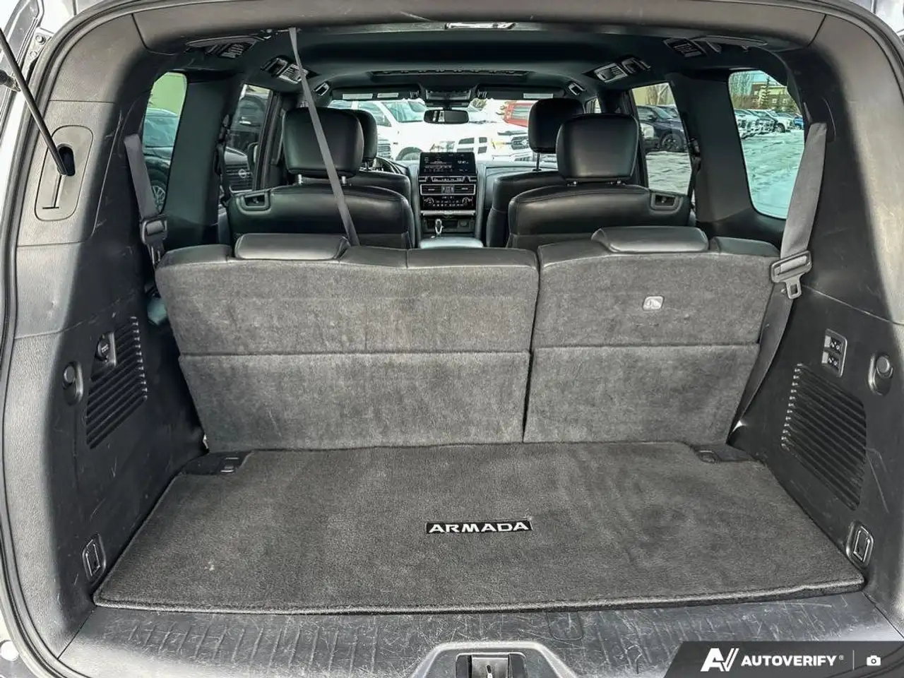 Nissan Armada снимка Nissan Armada