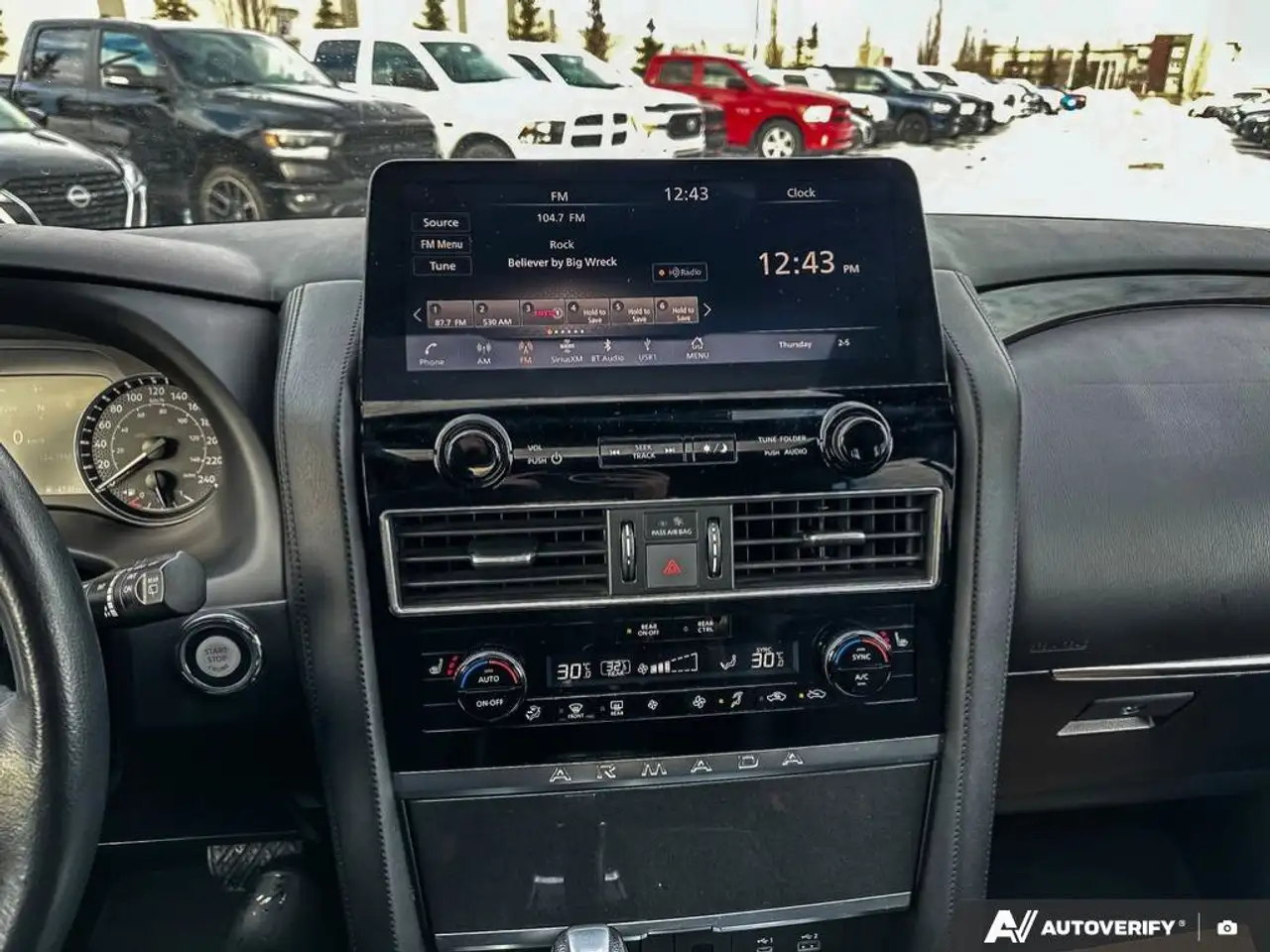 Nissan Armada снимка Nissan Armada