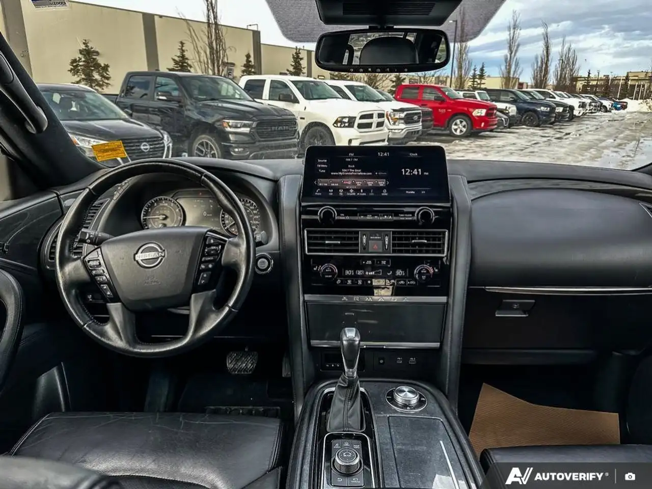 Nissan Armada снимка Nissan Armada