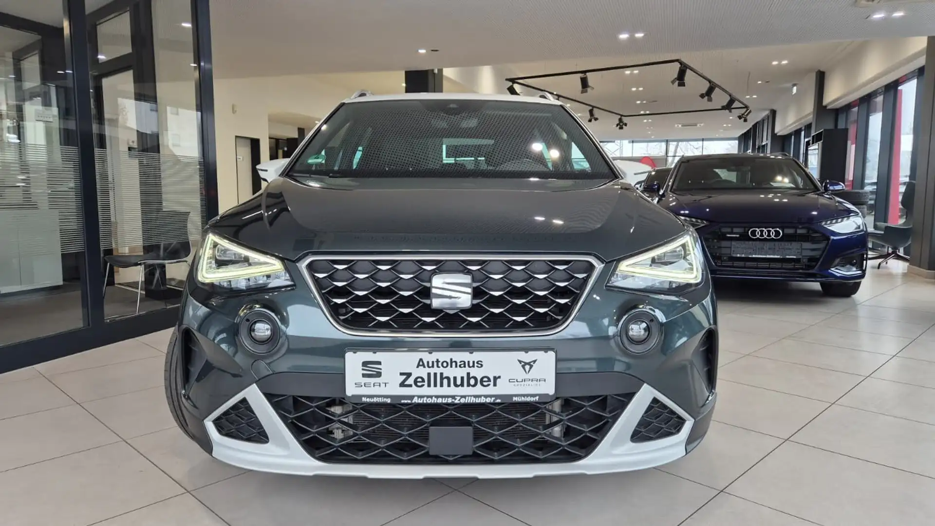 SEAT Arona 1.0 TSI Xperience *AHK*Alcantara*Navi*Shz* Grün - 2