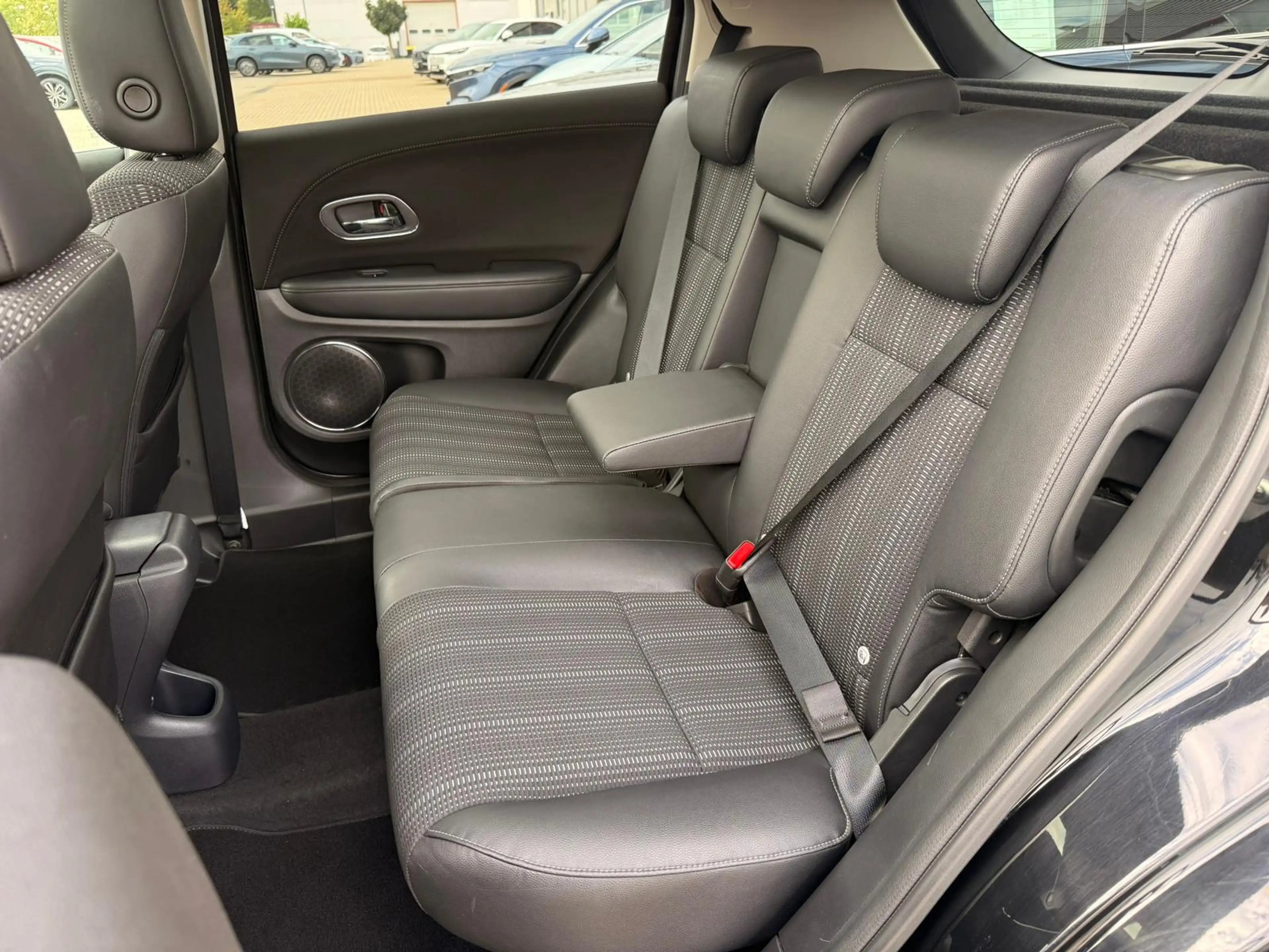 Honda HR-V 1.5 i-VTEC EXECUTIVE PANO+AHK+NAVI+LED+KAME — photo 13