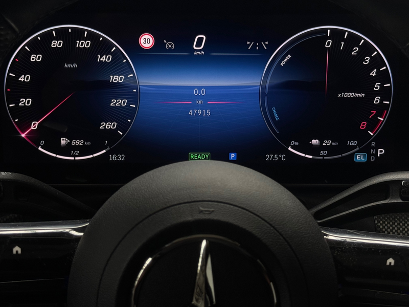 Mercedes-Benz C 300 e AMG C63 Pano Memory Sfeer 360 — photo 15