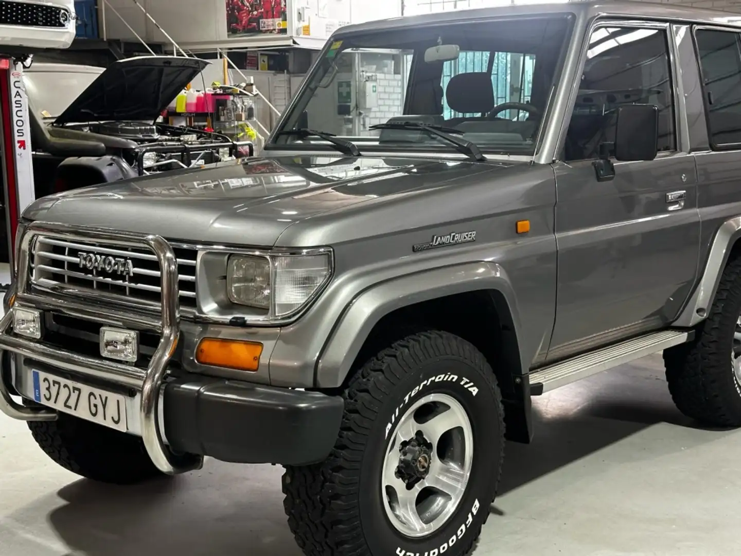 Toyota Land Cruiser Todoterreno Manual de 3 Puertas Gris - 1