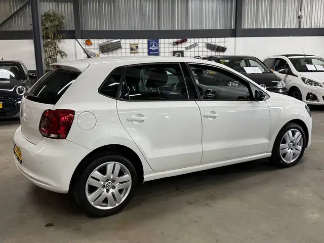 Volkswagen Polo view 3