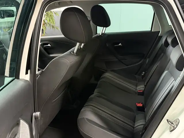 Volkswagen Polo view 6