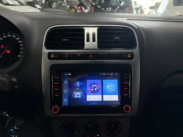 Volkswagen Polo view 8