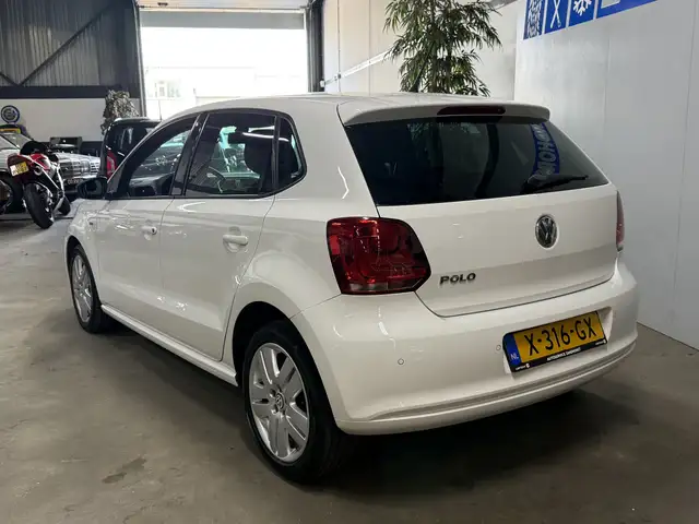 Volkswagen Polo view 2