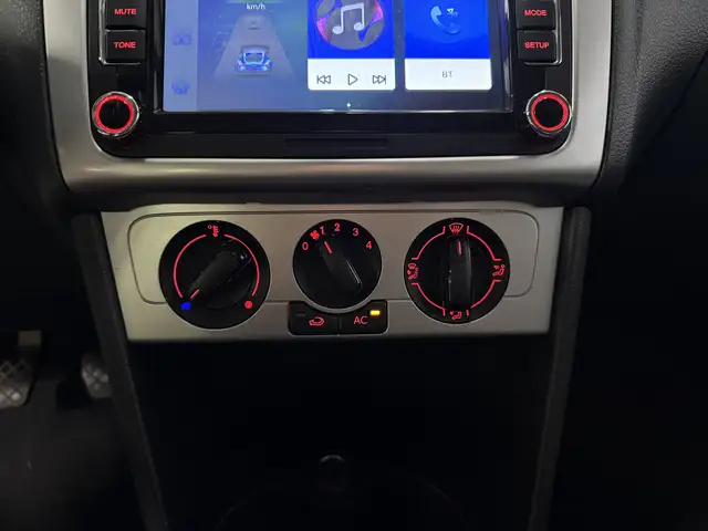 Volkswagen Polo view 9