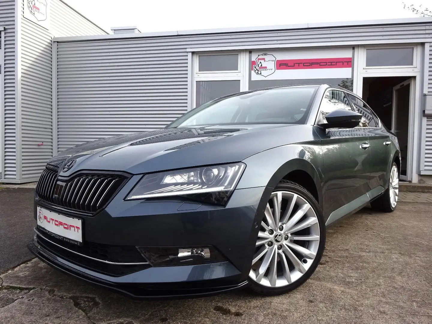 Skoda Superb SUPERB LIMO 2.0TDI 190PS DSG STANDHEIZ. AHK 19" Gris - 1
