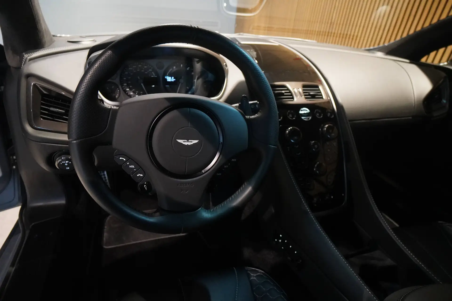 애스턴마틴 뱅퀴시 Coupe 2013 은색 사진 8