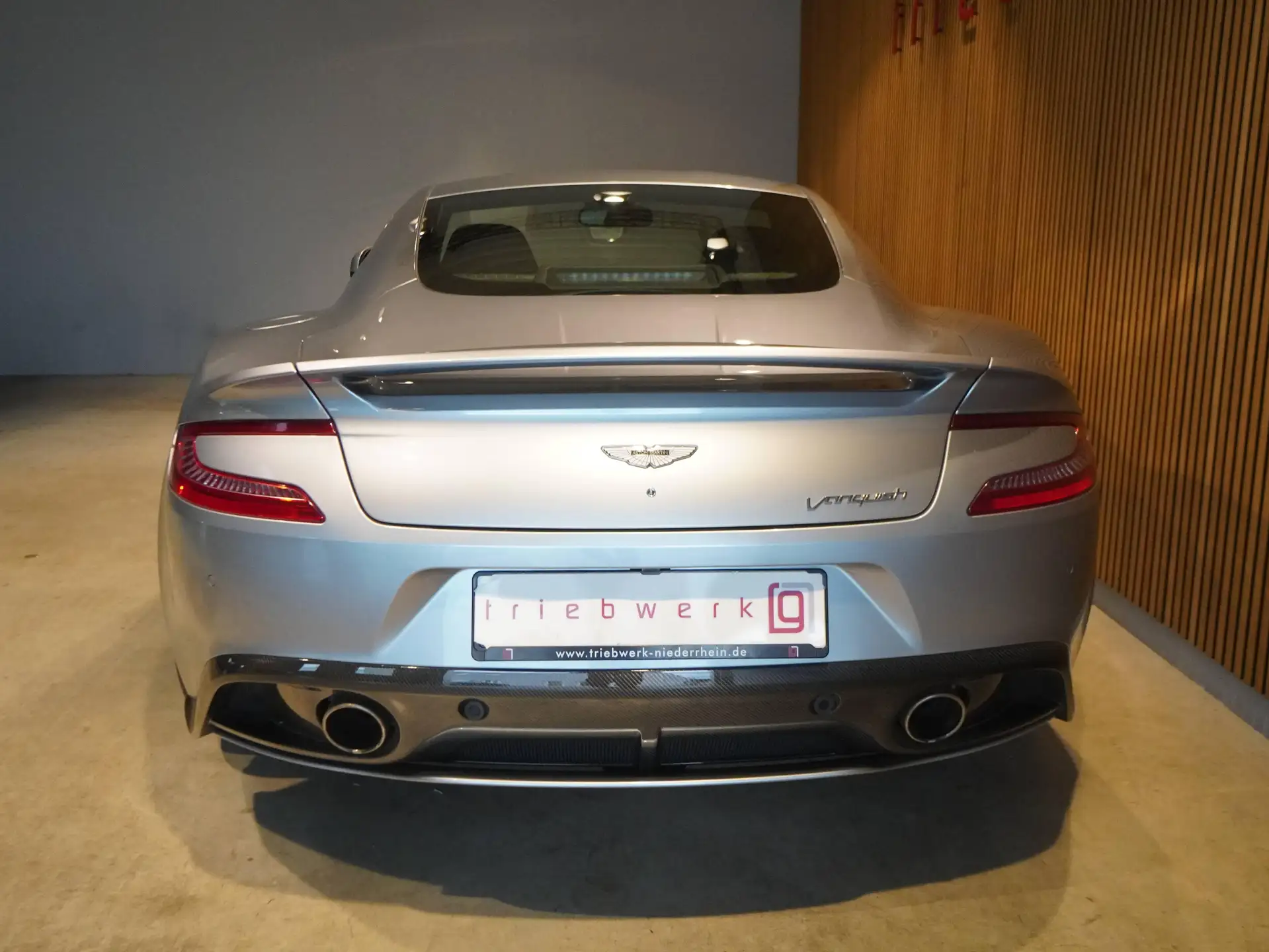 애스턴마틴 뱅퀴시 Coupe 2013 은색 사진 5