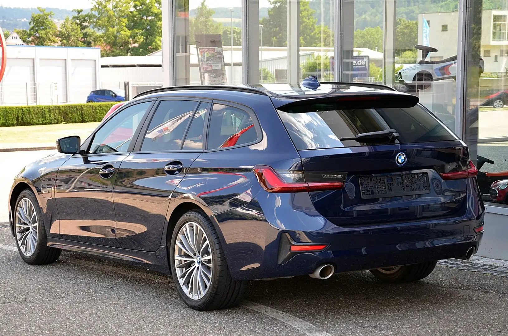 BMW 330 e Tour./Head-Up/Laser/Glasdach/18"Alu++++ Blau - 2