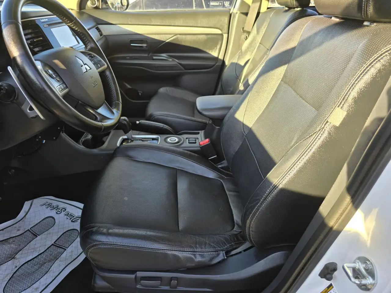 Mitsubishi Outlander снимка Mitsubishi Outlander