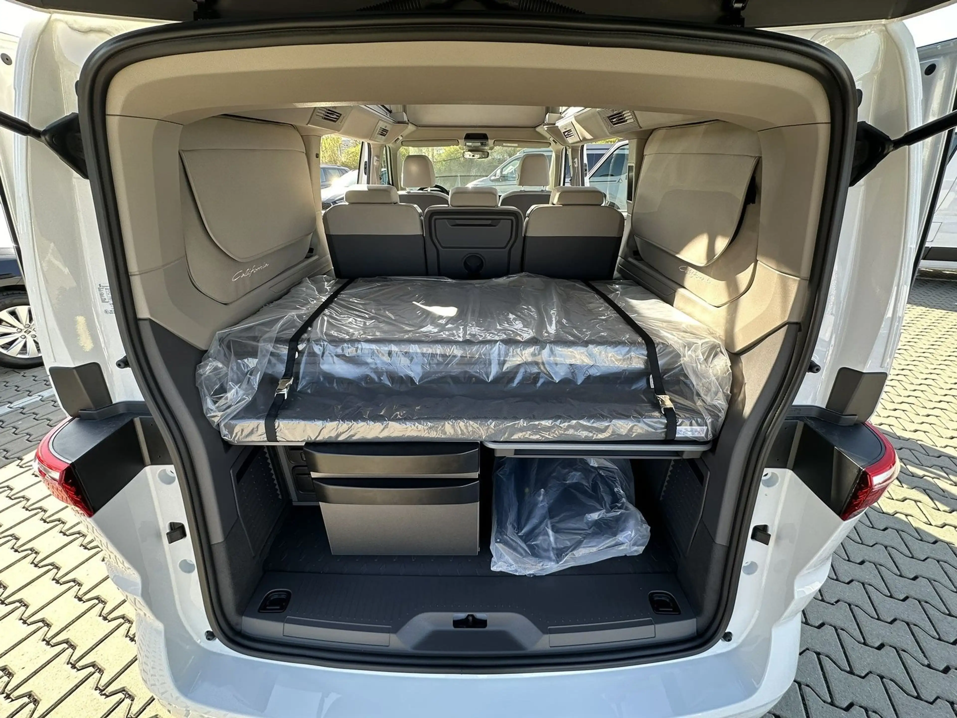 Volkswagen T7 California 2.0 TDI Beach Camper Markise AHK C — photo 9
