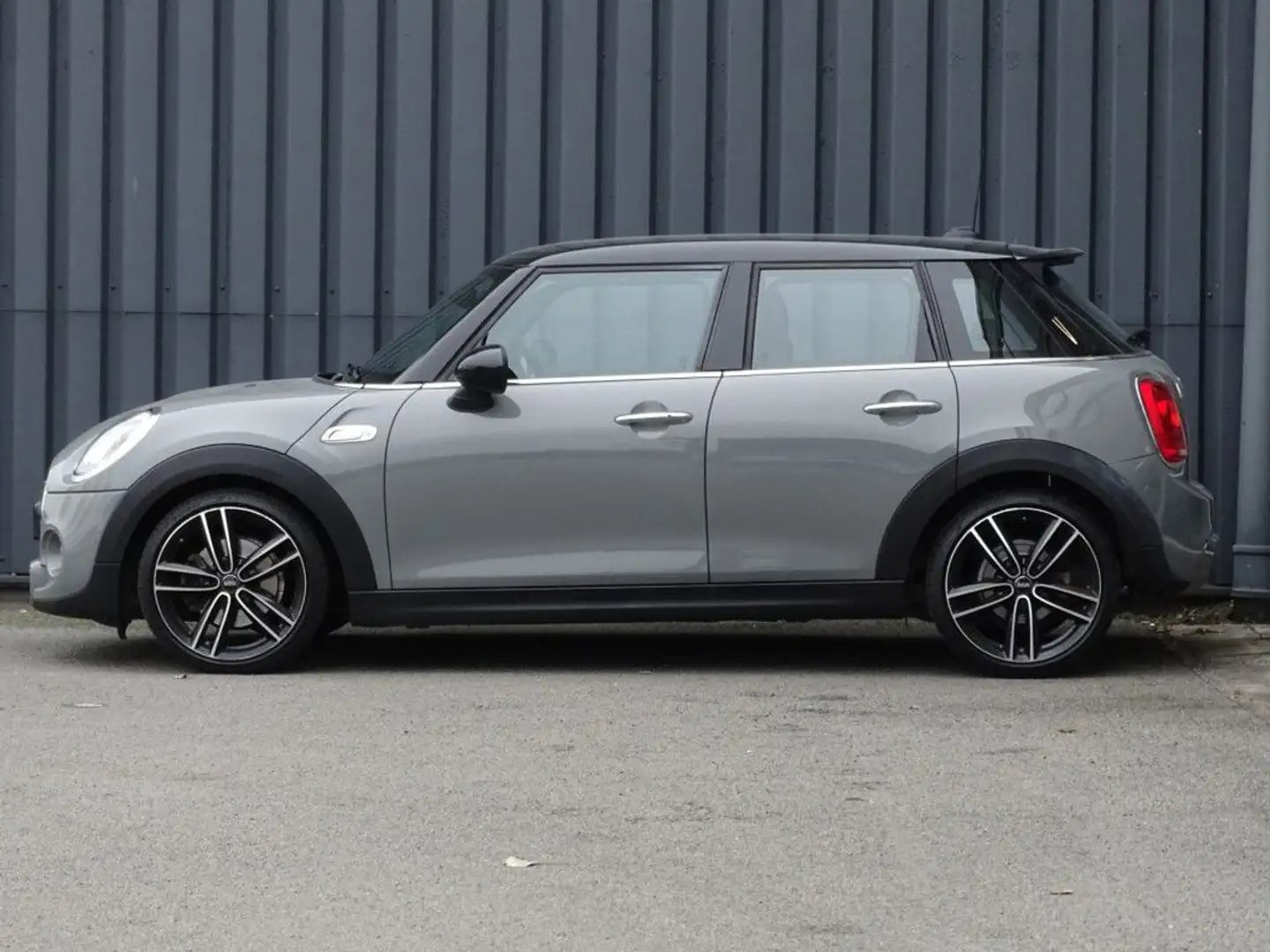 MINI Cooper S Mini 2.0 Serious Business 5-Deurs | LED | Navi | 1 Grijs - 2