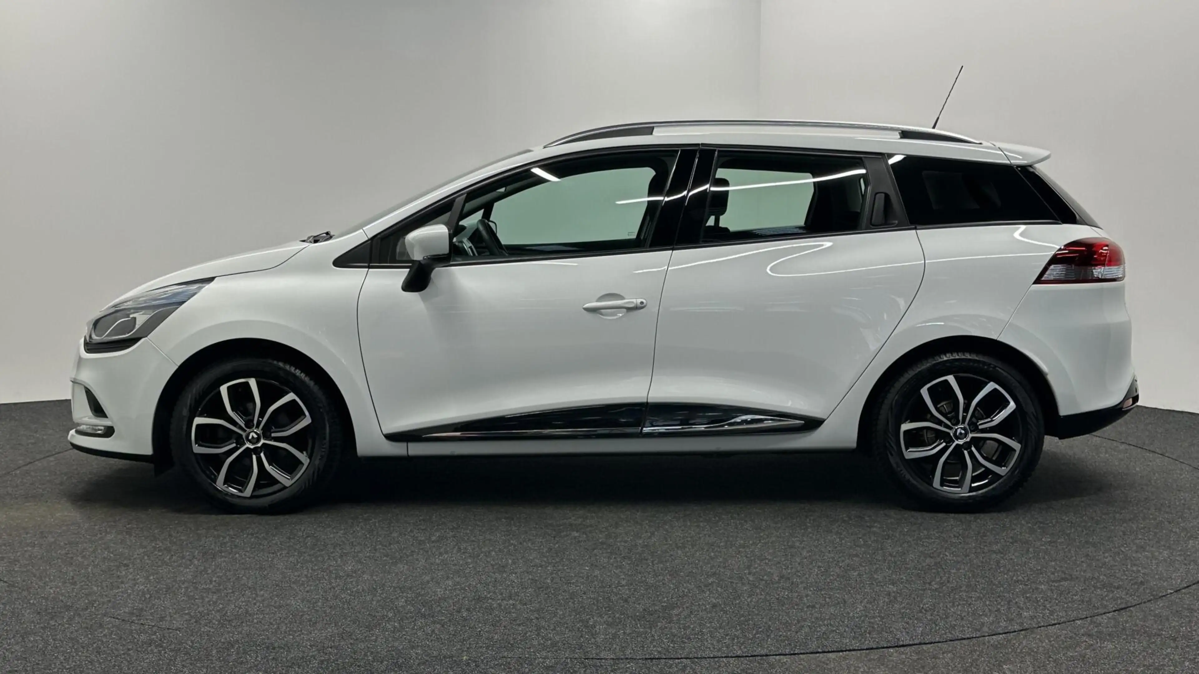 Renault Clio Estate 0.9 TCe Intens CRUISE NAVIGATIE LM ECC. — photo 8