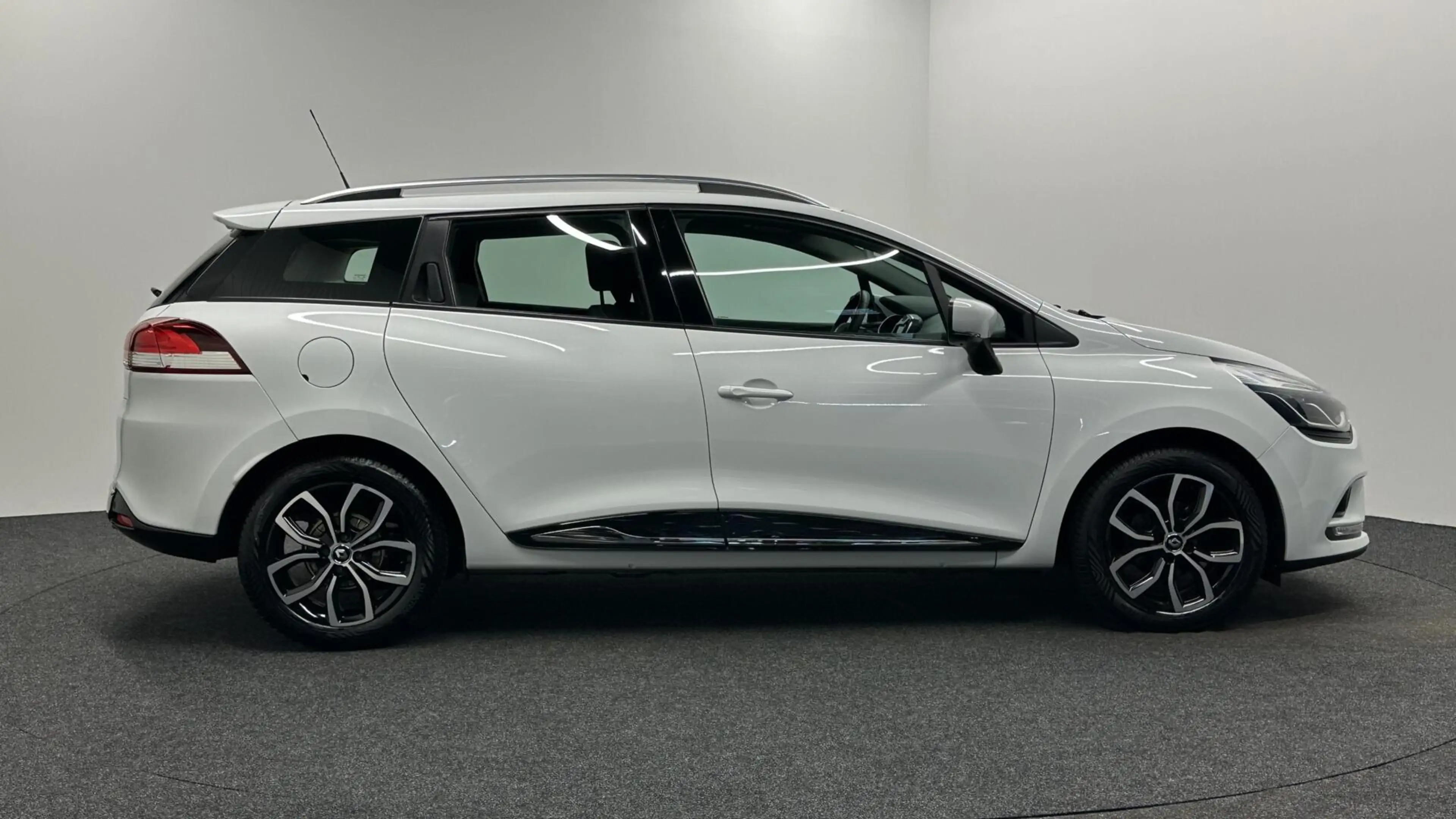 Renault Clio Estate 0.9 TCe Intens CRUISE NAVIGATIE LM ECC. — photo 9