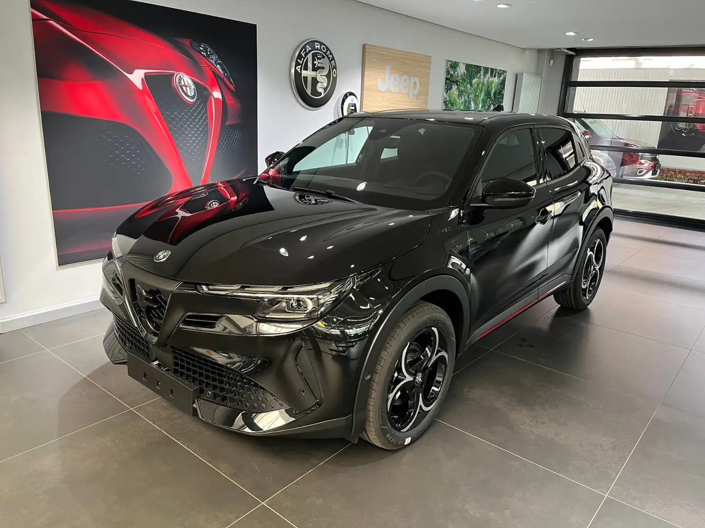 Alfa Romeo Junior Ibrida Speciale 1.2l MHEV TECHNOLOGYPAKET Zwart - 2