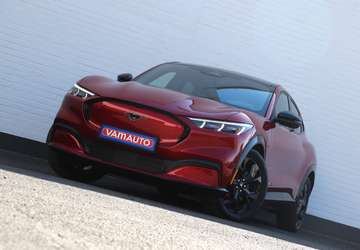 76 kWh AWD Premium - Pano/BlindSpot/B&O/360/Keyless/19"Black/SOH=92,3%