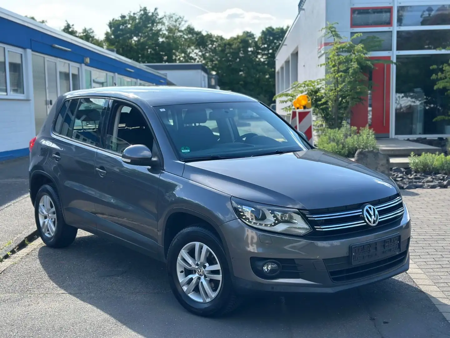 Volkswagen Tiguan Trend & Fun 4Motion Grau - 1