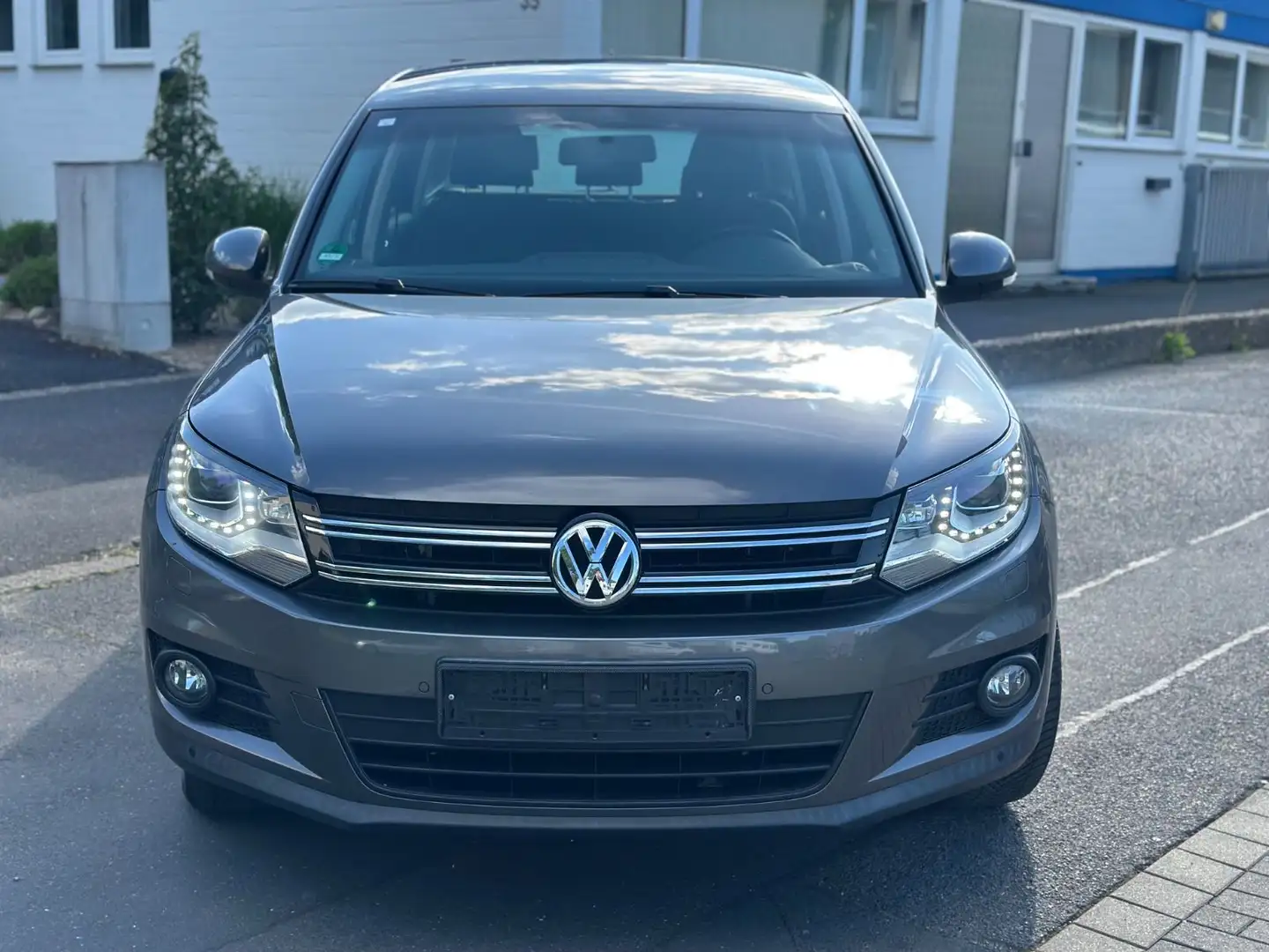 Volkswagen Tiguan Trend & Fun 4Motion Grau - 2