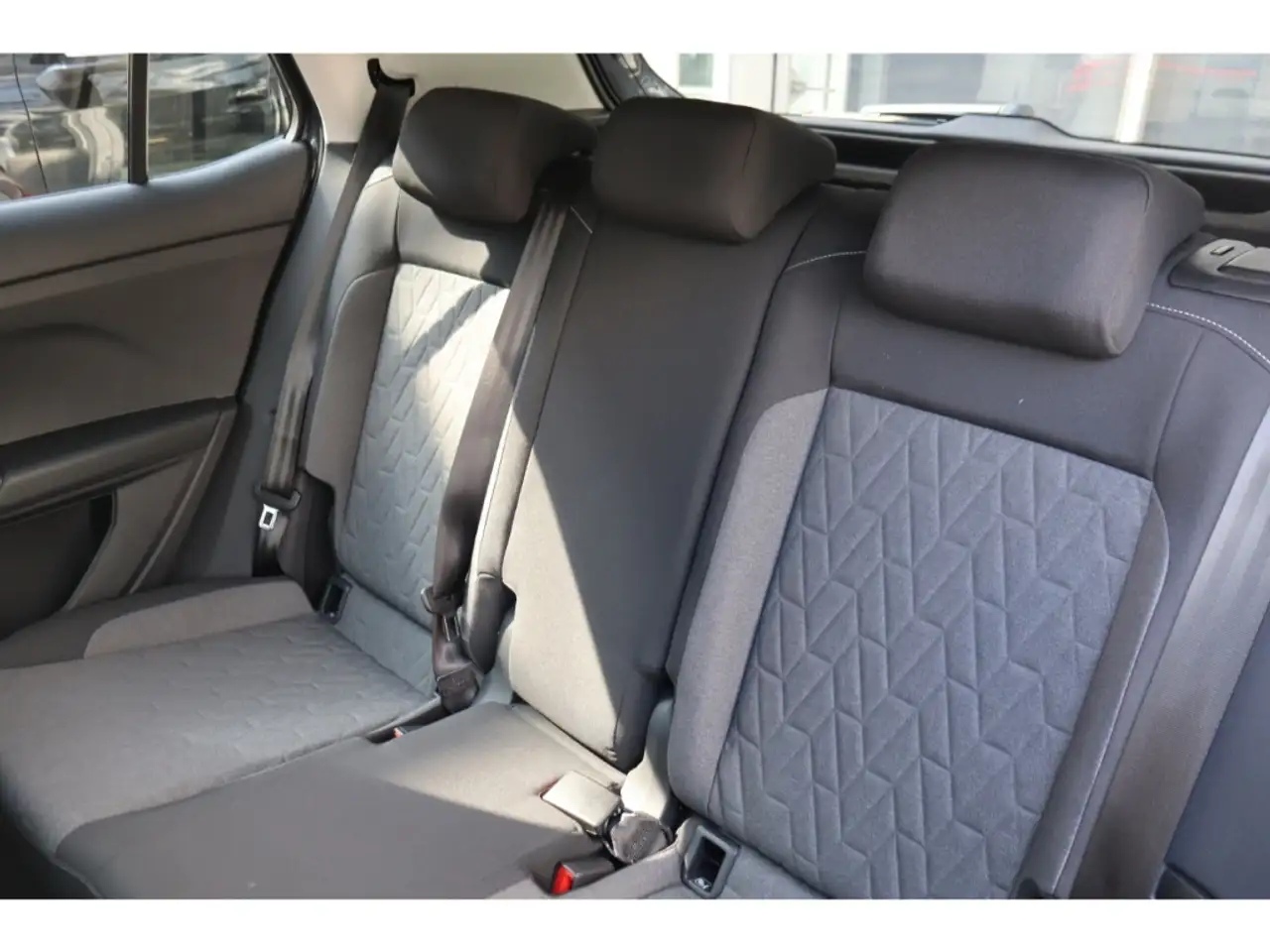 Volkswagen T-Cross TSI 85 kW Life 1.0 DSg AHK PDC RFK IQ-Light Sitzhz 16