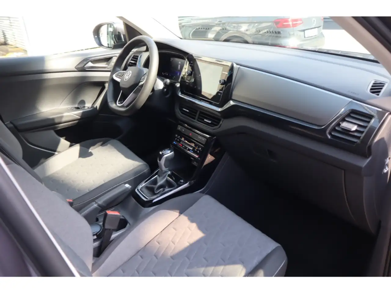 Volkswagen T-Cross TSI 85 kW Life 1.0 DSg AHK PDC RFK IQ-Light Sitzhz 9