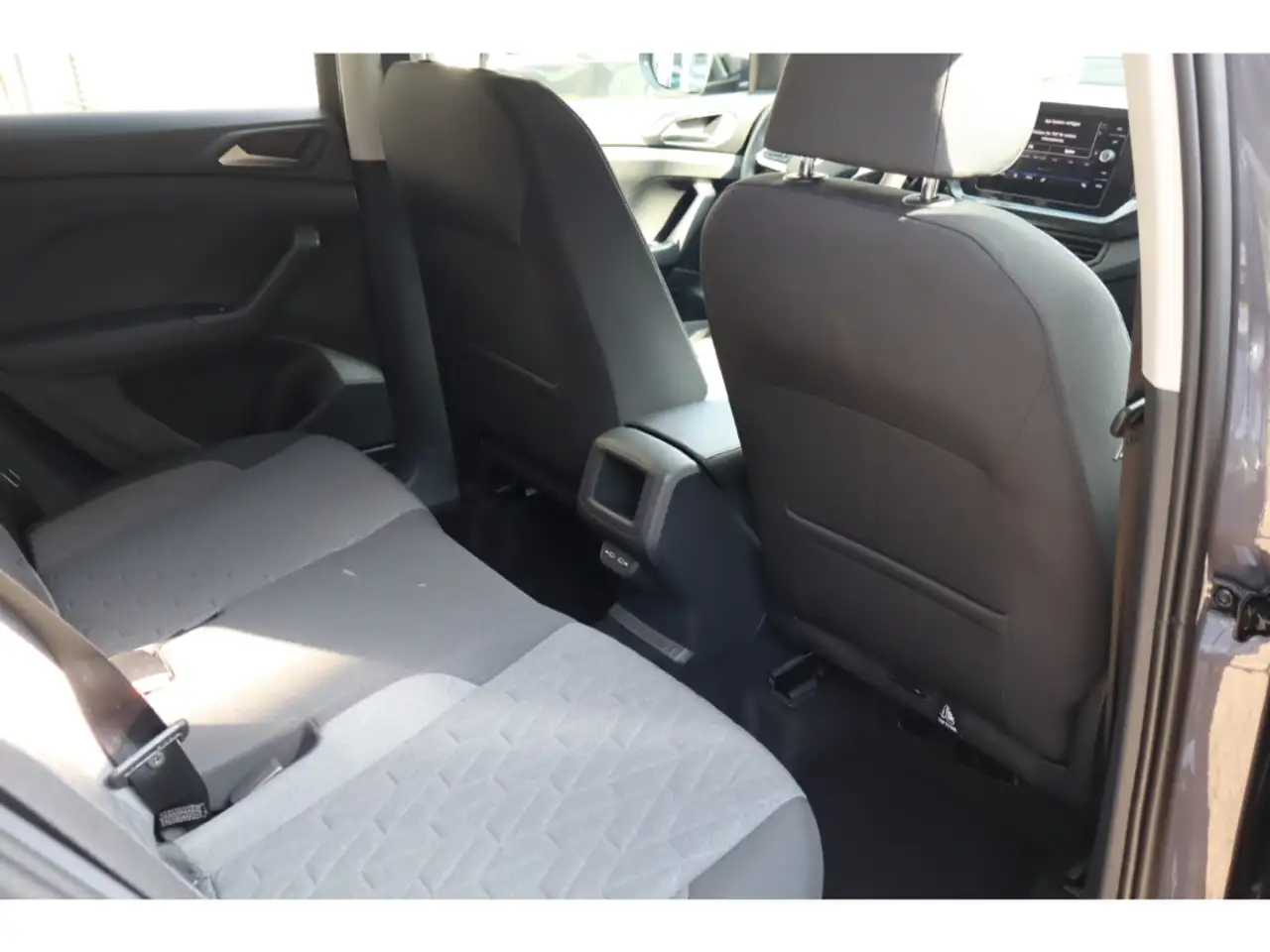 Volkswagen T-Cross TSI 85 kW Life 1.0 DSg AHK PDC RFK IQ-Light Sitzhz 11