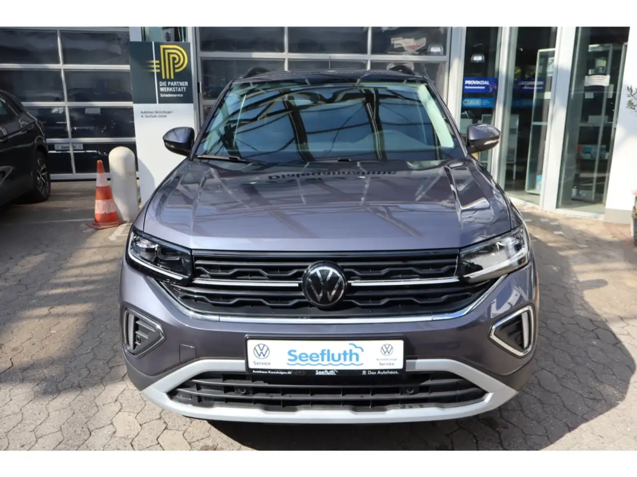 Volkswagen T-Cross TSI 85 kW Life 1.0 DSg AHK PDC RFK IQ-Light Sitzhz 8