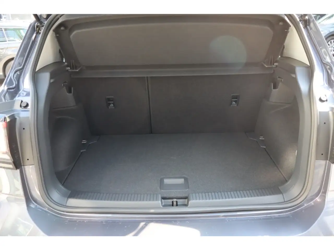 Volkswagen T-Cross TSI 85 kW Life 1.0 DSg AHK PDC RFK IQ-Light Sitzhz 13
