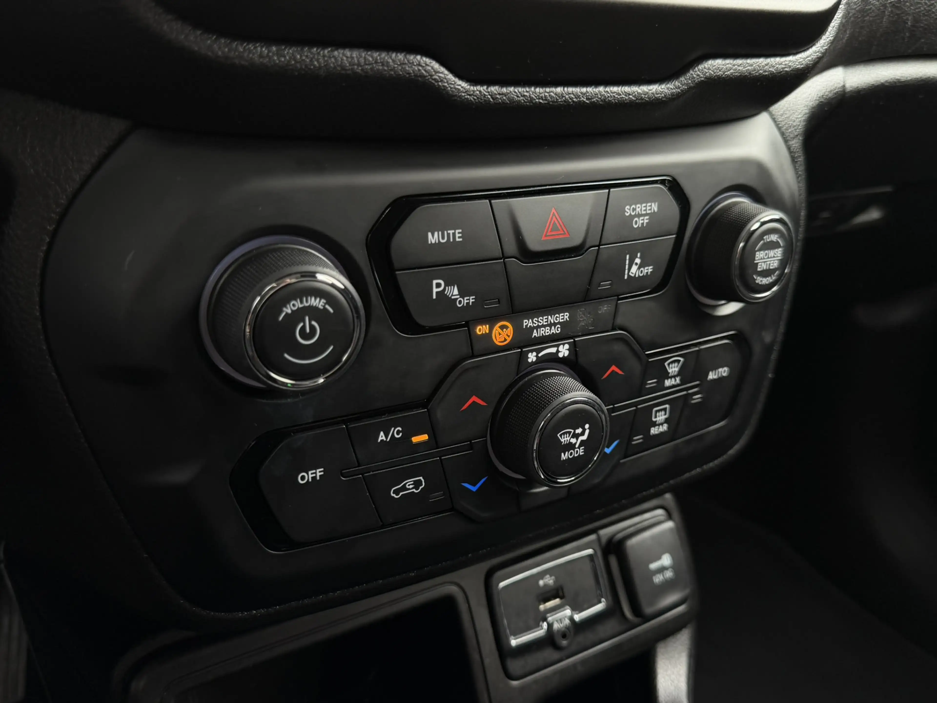 Jeep Renegade 1.3T-e Limited Automaat Clima Navi CarPlay Keyless — photo 13