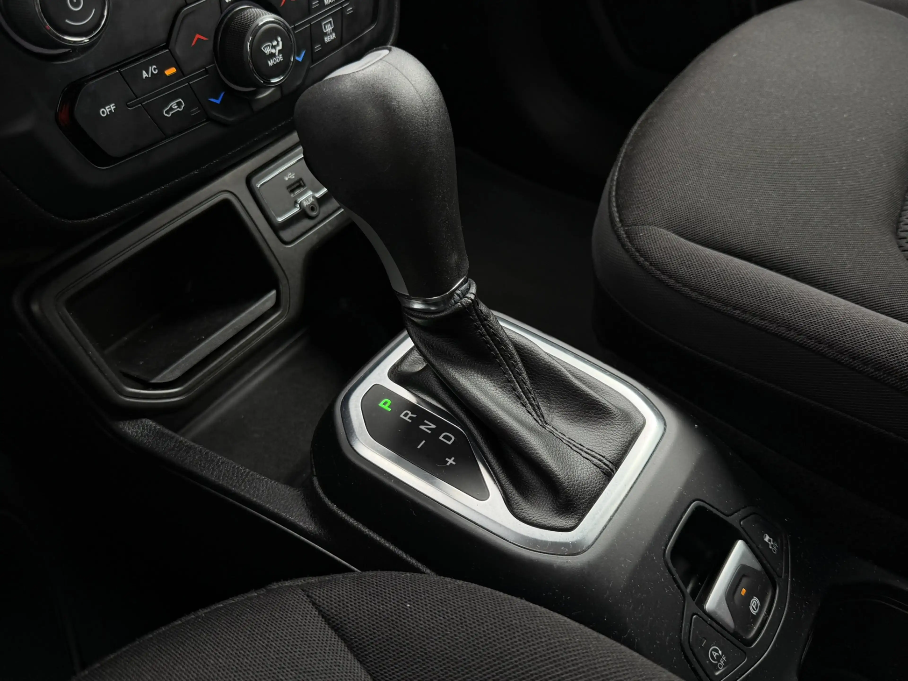 Jeep Renegade 1.3T-e Limited Automaat Clima Navi CarPlay Keyless — photo 14