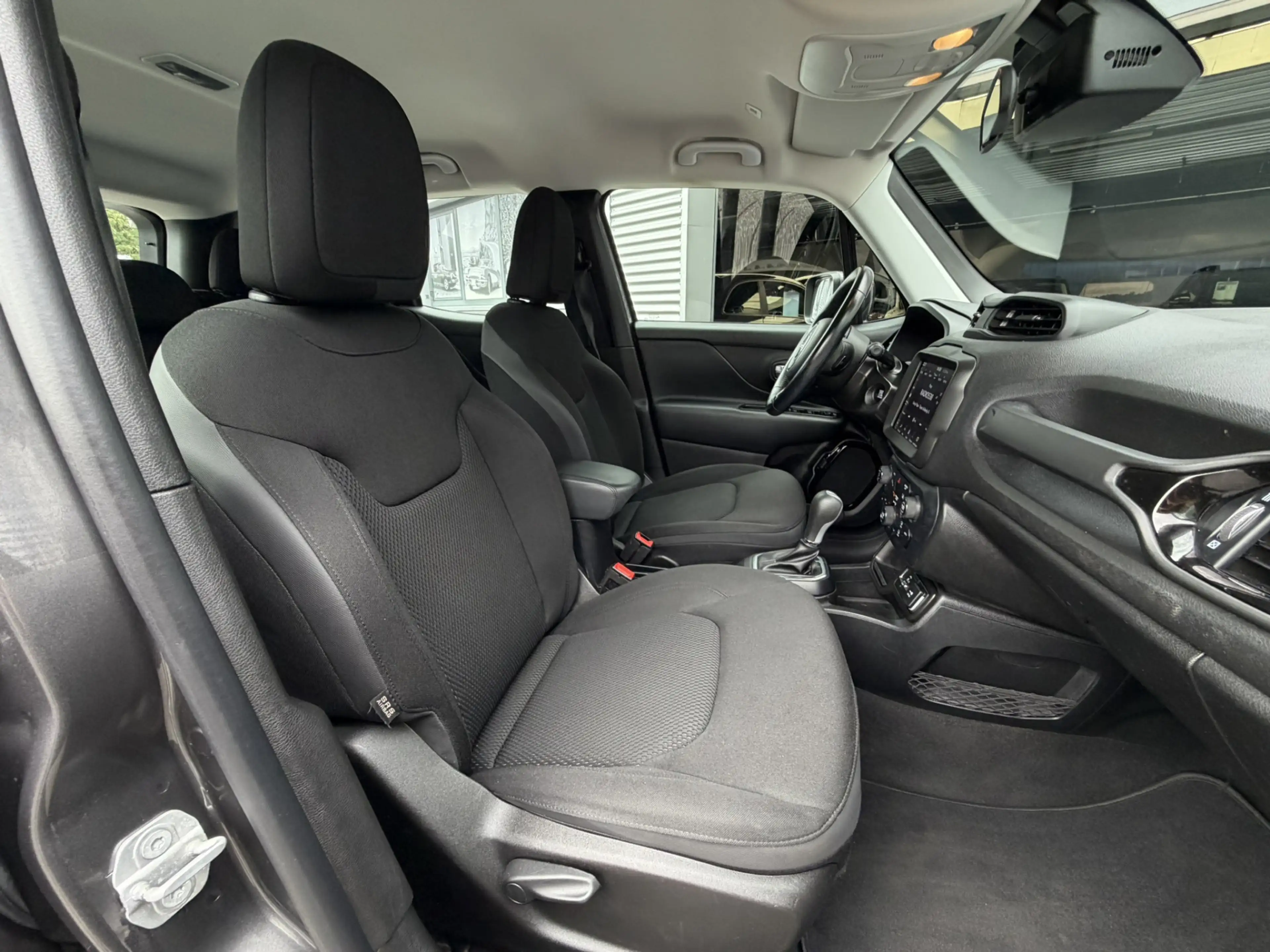 Jeep Renegade 1.3T-e Limited Automaat Clima Navi CarPlay Keyless — photo 17