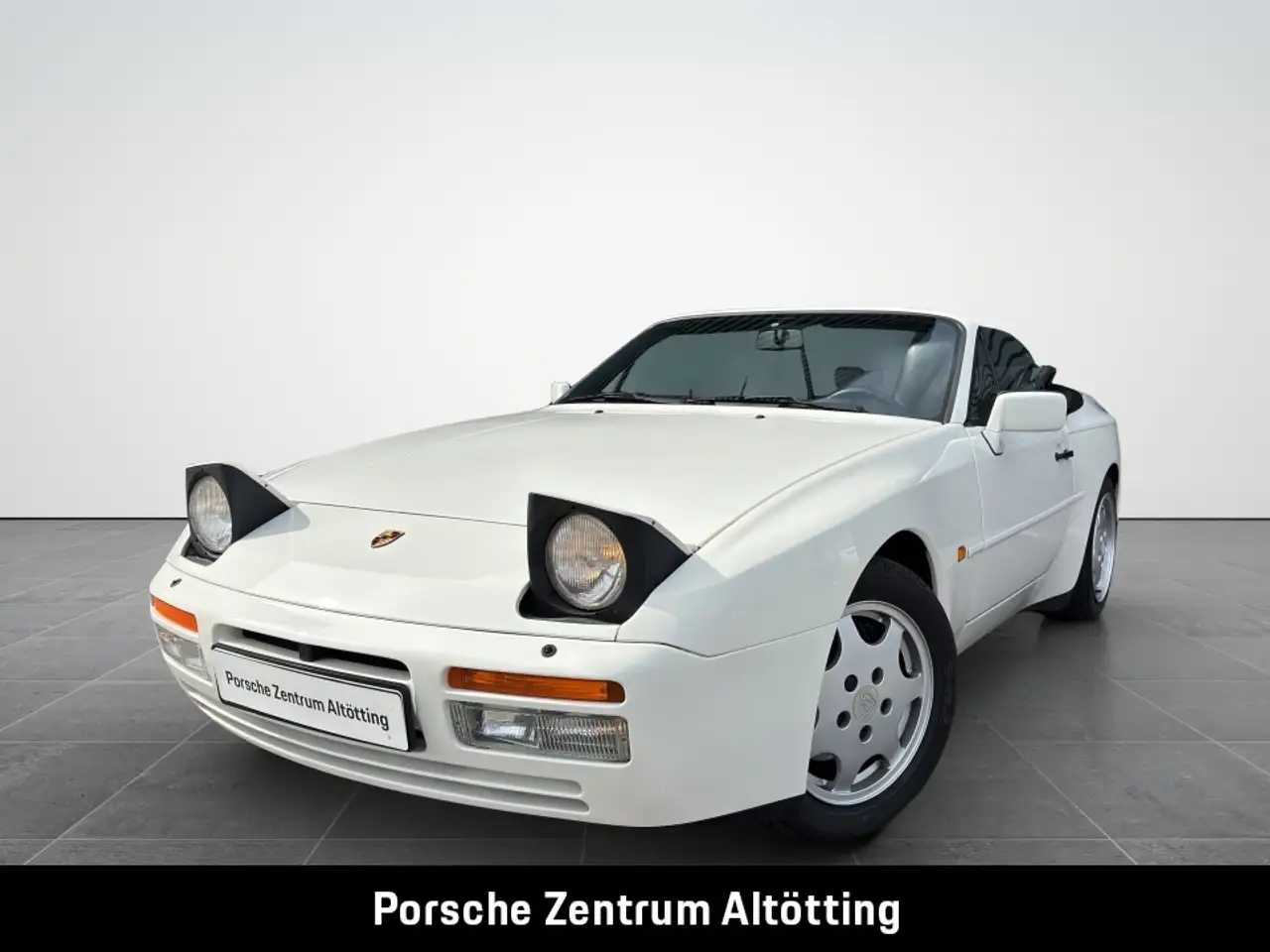Porsche 944