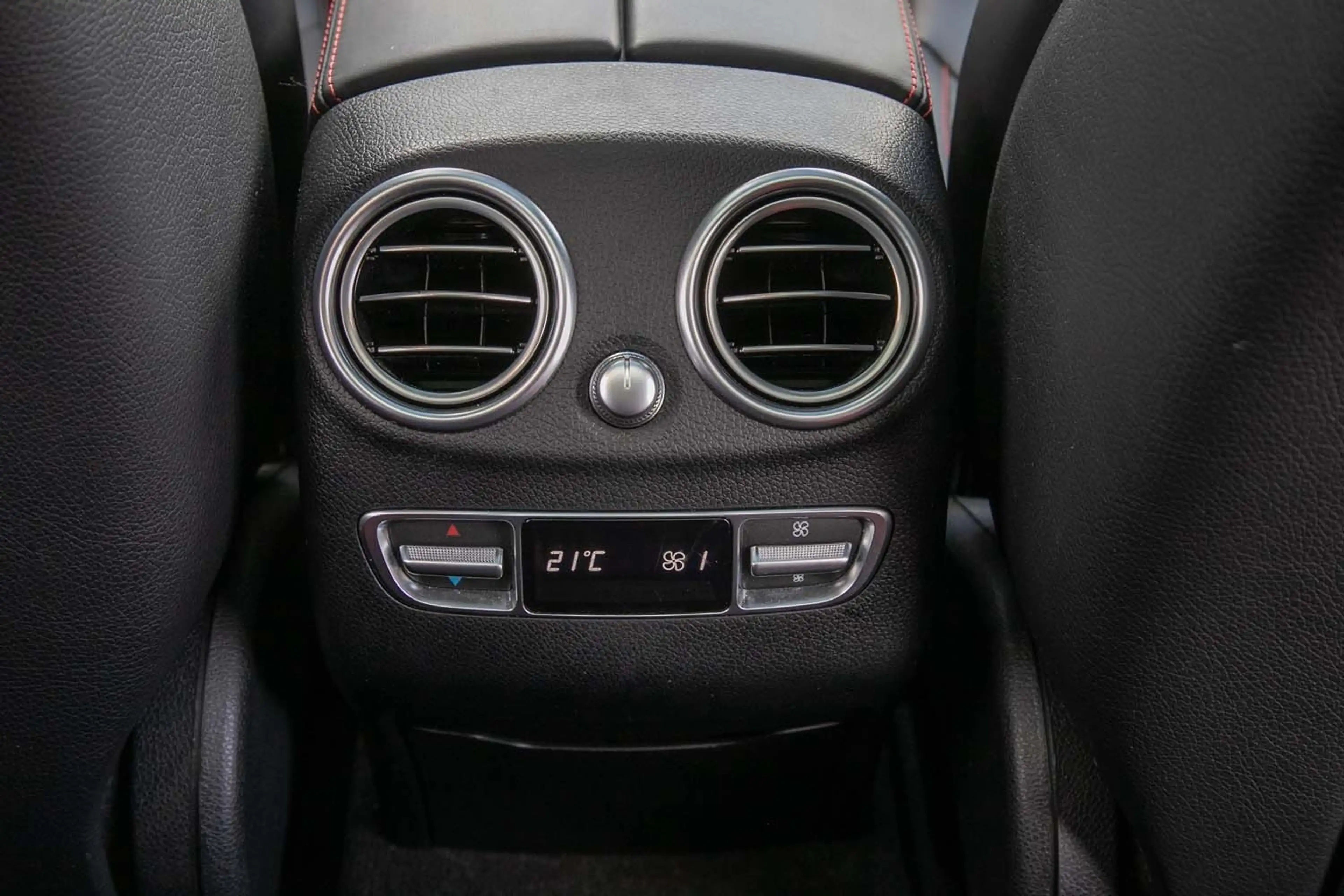 Mercedes-Benz GLC 63 AMG 4 Matic Pano RfKamera Navi — photo 15
