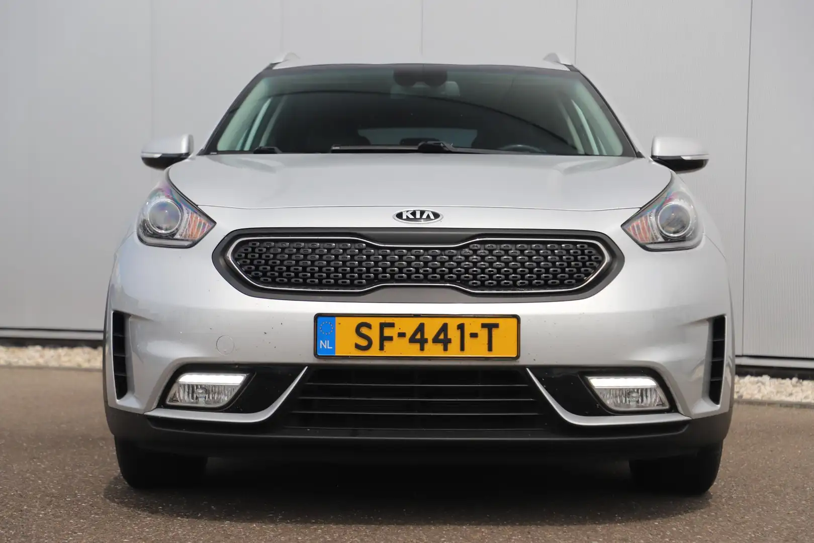 Kia Niro 1.6 GDi Hybrid DynamicLine 140PK Automaat Half Led Grijs - 2